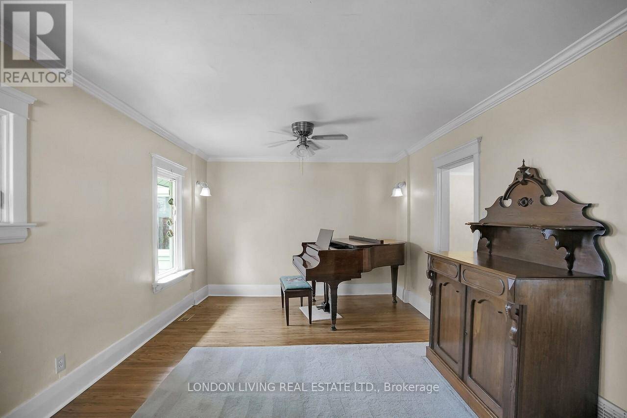 London South (south D), ON N6J1E9,166 SPRINGBANK DRIVE