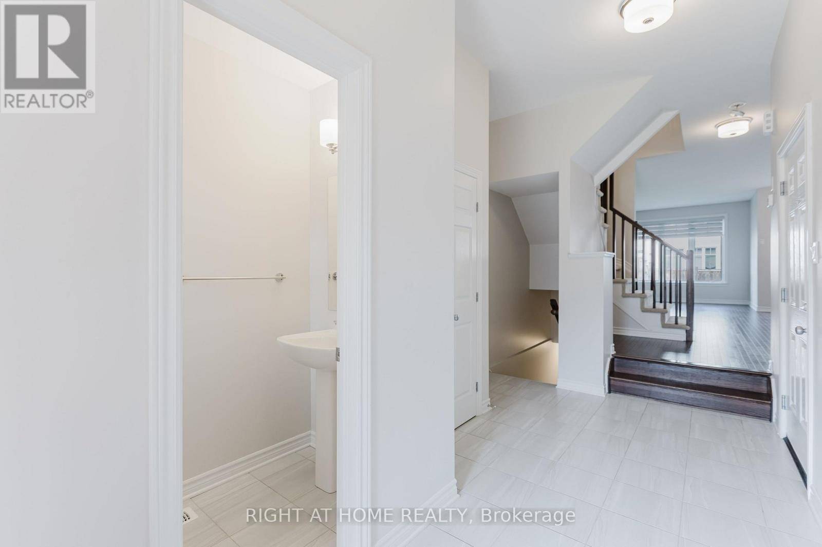 Ottawa, ON K1T0S3,515 MUSCARI STREET
