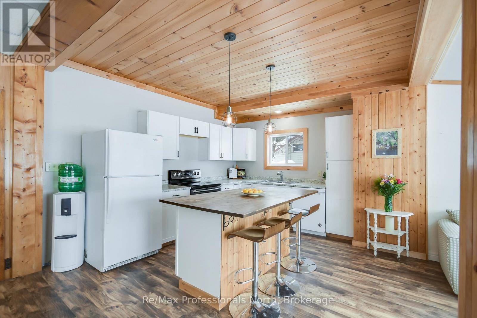 Gravenhurst (wood (gravenhurst)), ON P0E1G0,1055 EVANSWOOD DRIVE