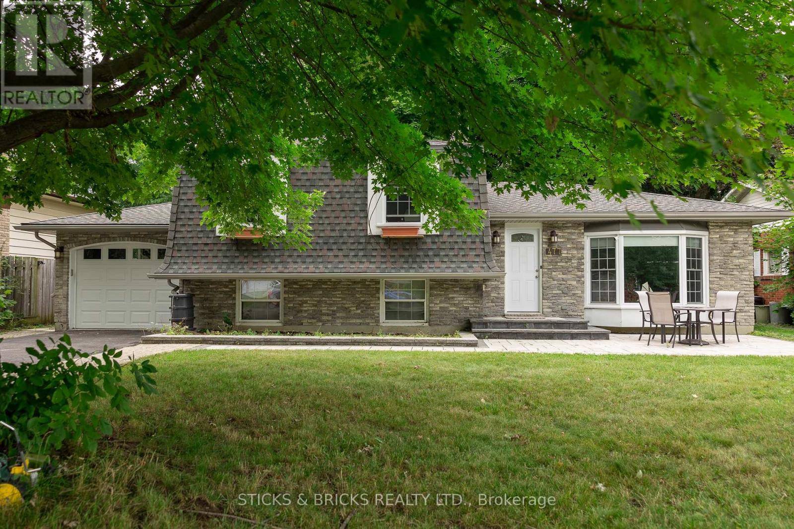 Niagara-on-the-lake (town), ON L0S1J0,477 DORCHESTER STREET