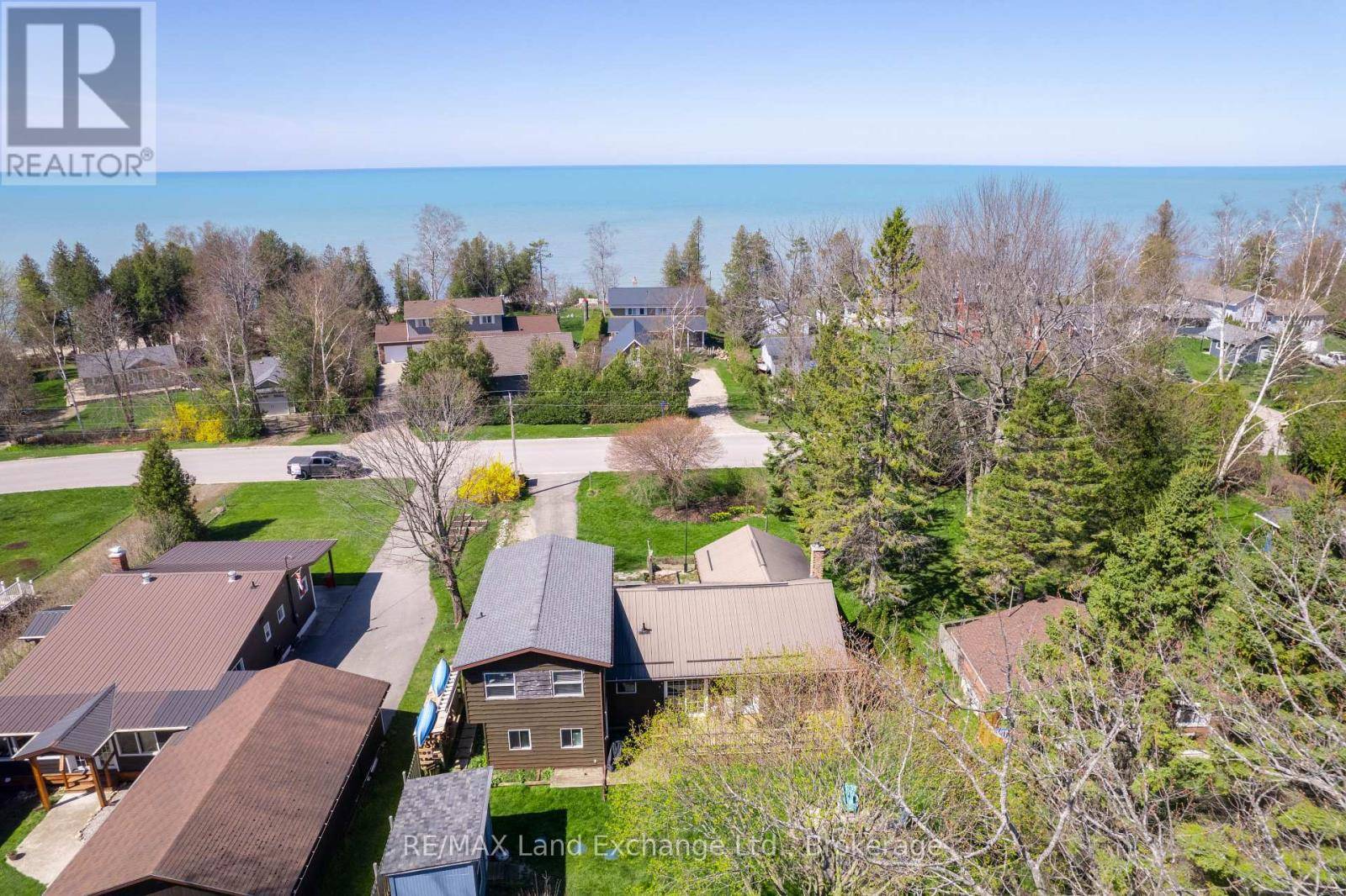 Huron-kinloss, ON N2Z2X3,180 HURON ROAD N