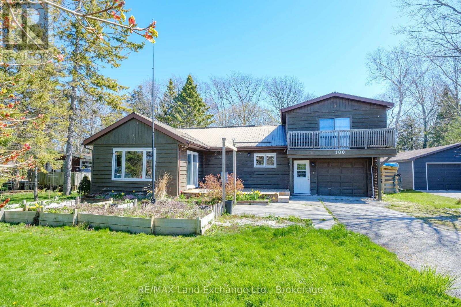 Huron-kinloss, ON N2Z2X3,180 HURON ROAD N