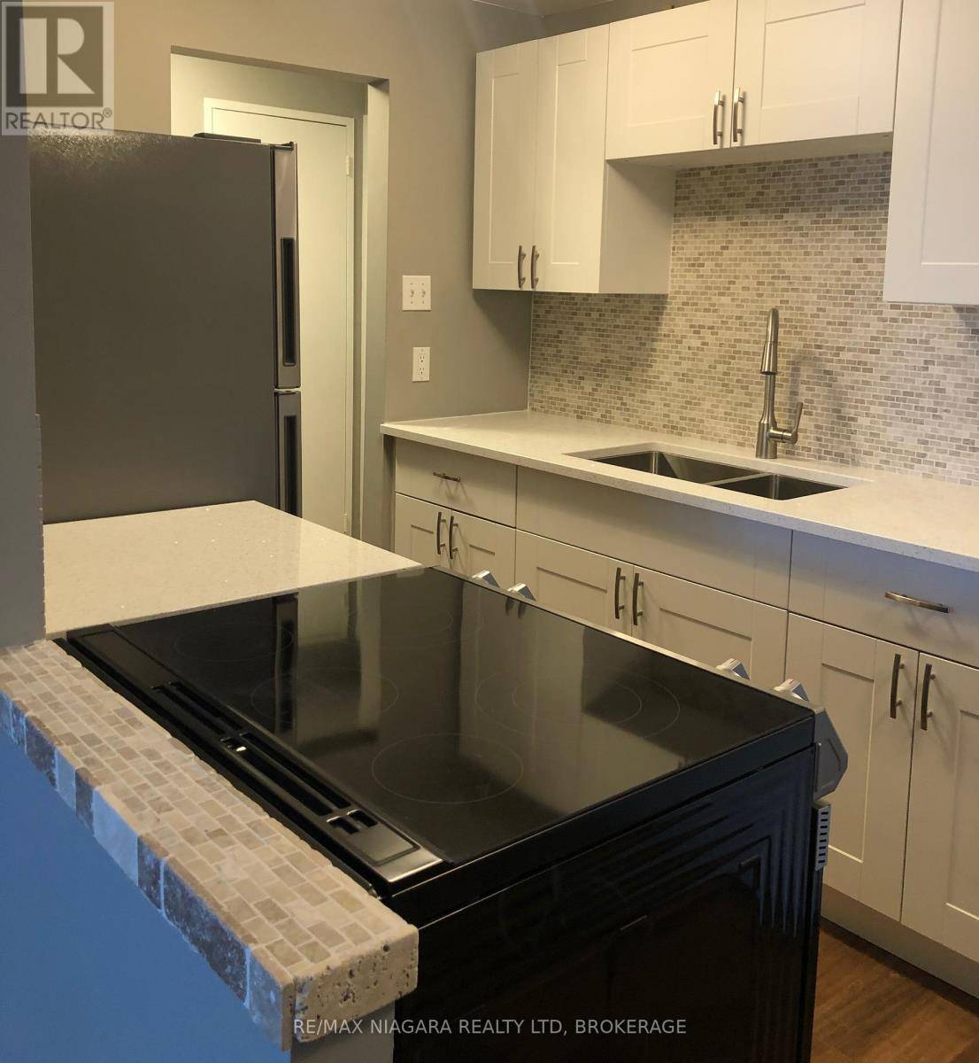 St. Catharines (carlton/bunting), ON L2P3H1,264 Grantham AVE #211