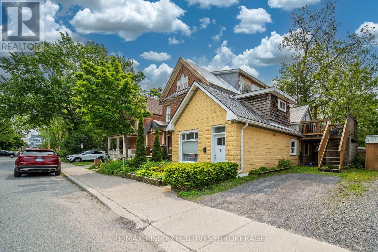 Kingston (central City East), ON K7L1N9,98 MACK STREET