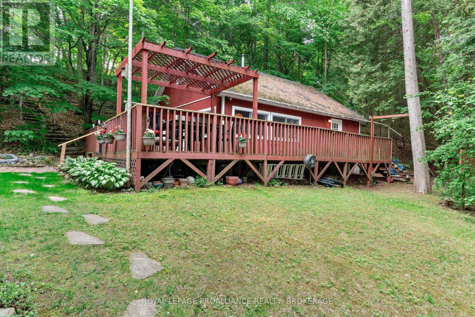 Rideau Lakes, ON K0G1X0,25-5296 SALEM ROAD