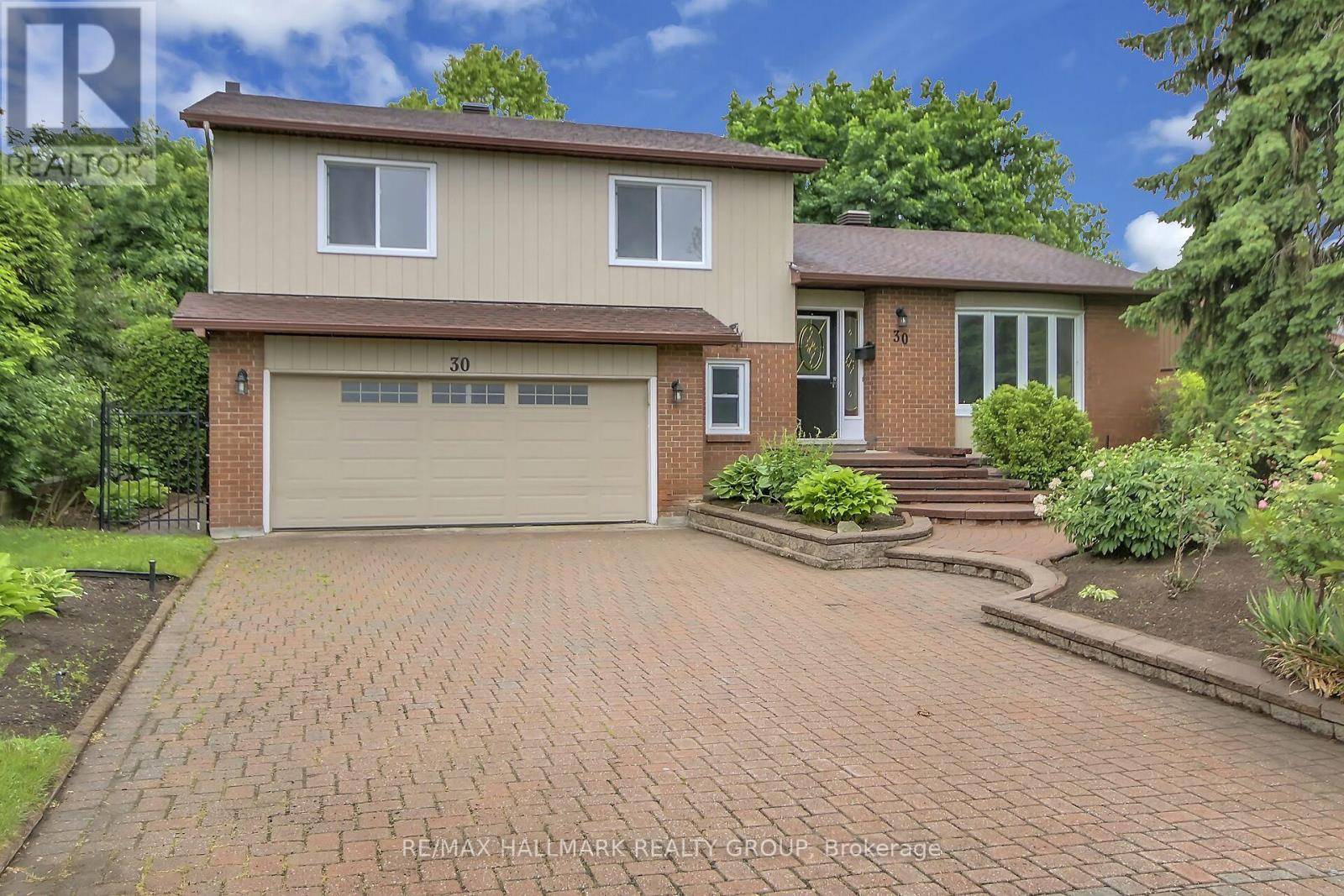 Ottawa, ON K2L1Z3,30 BRODEUR CRESCENT
