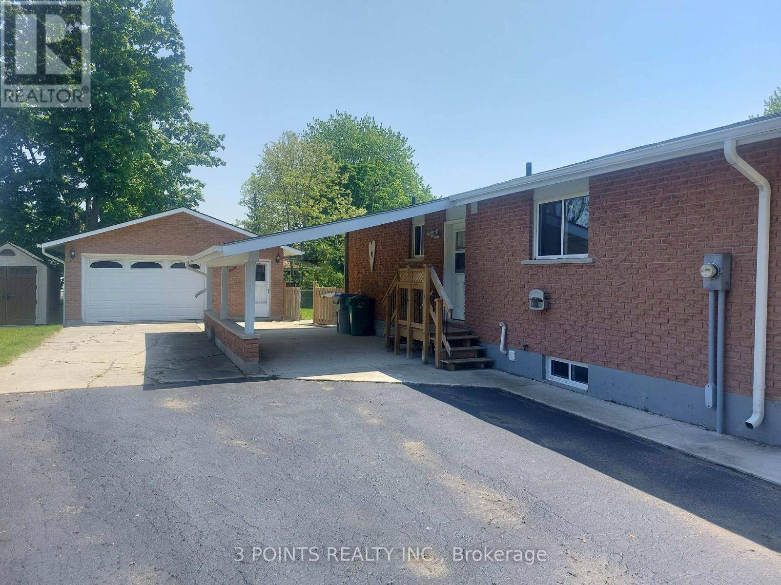 Goderich (goderich (town)), ON N7A3M7,377 SOUTH STREET S