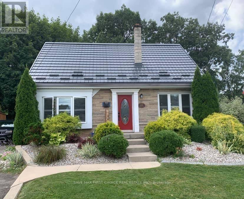 Hamilton (rosedale), ON L8K4R1,22 BEVAN COURT