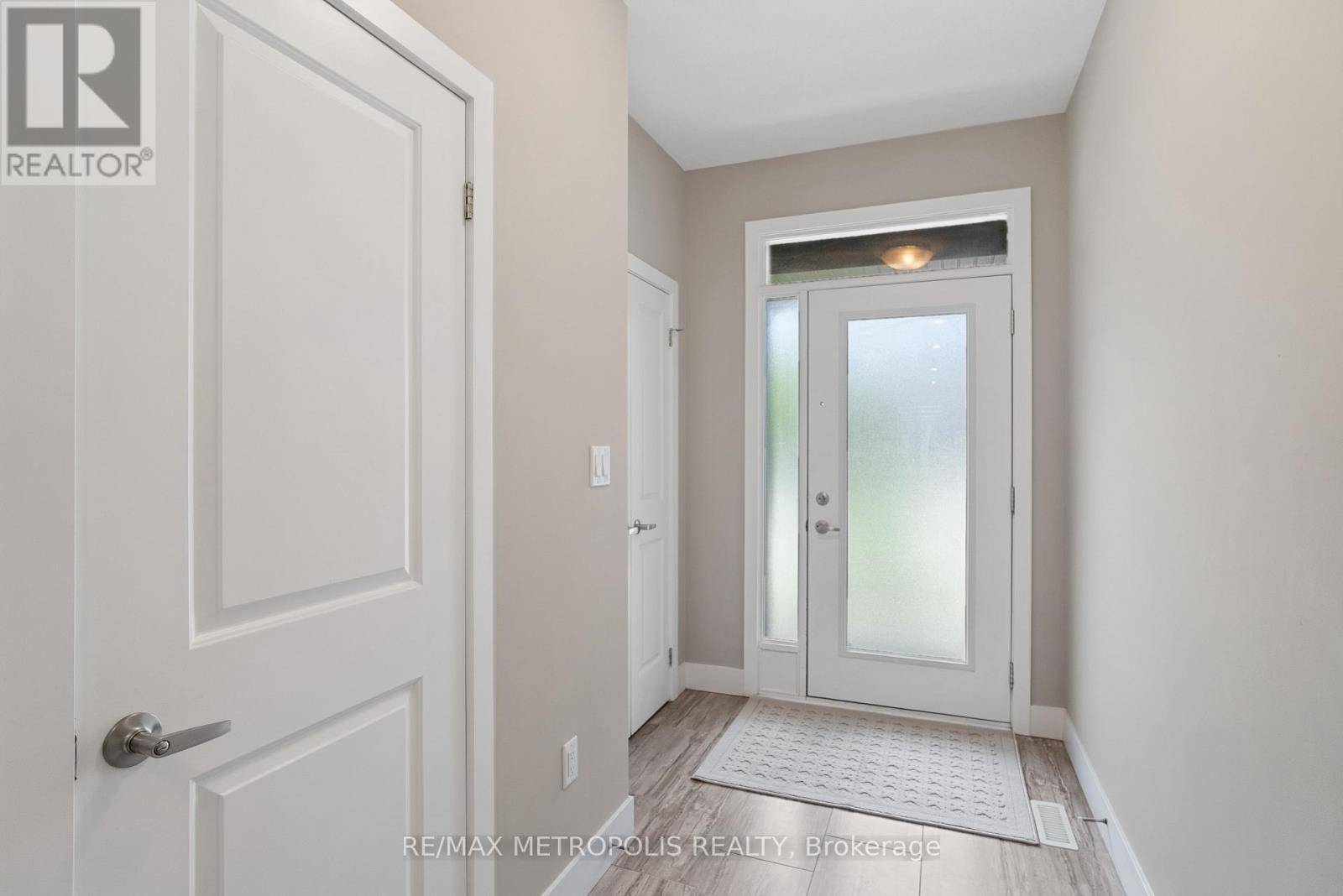 London North (north E), ON N6G5B1,1960 Dalmagarry RD #93
