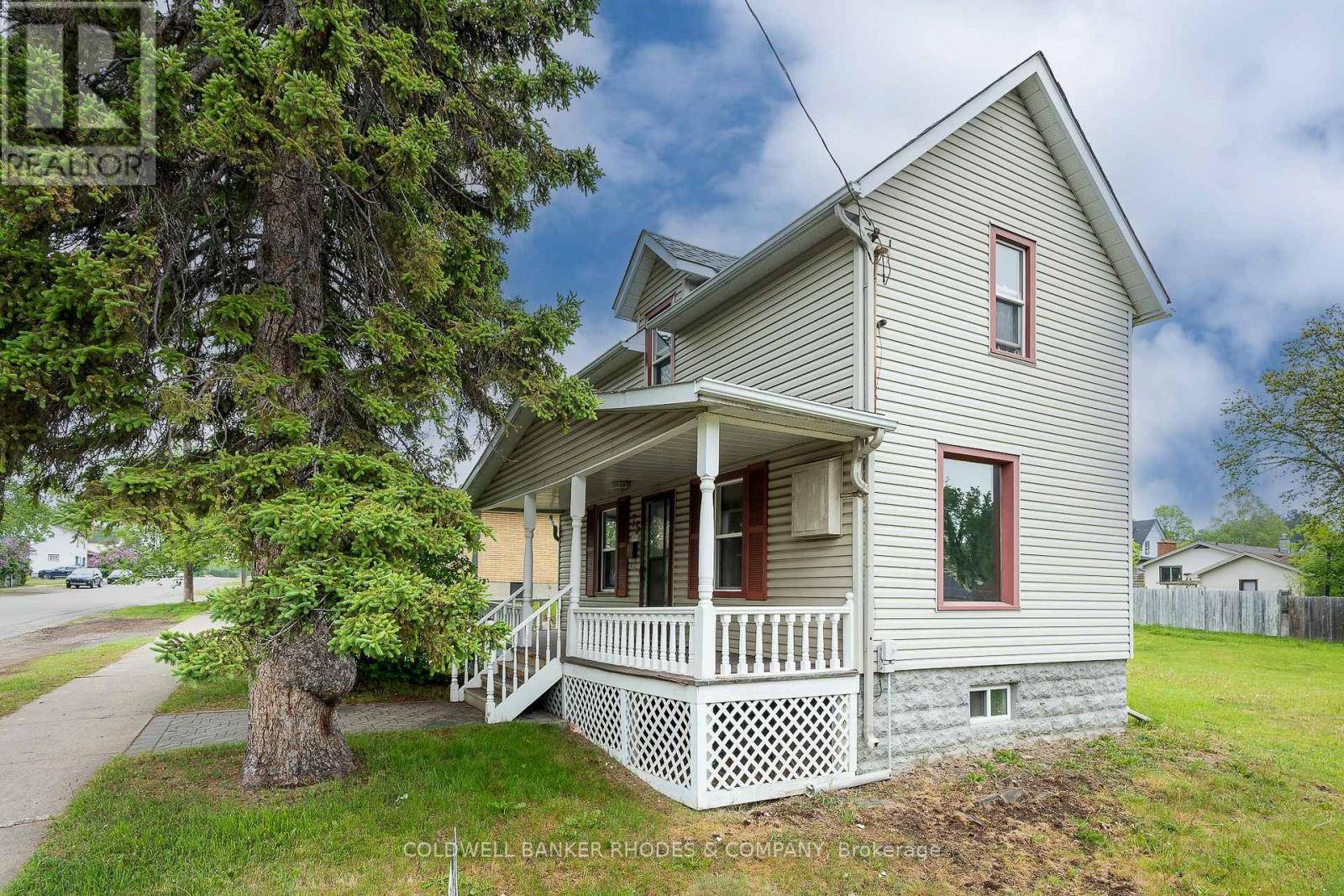 Thunder Bay, ON P7A6C2,73 EMPRESS AVENUE N