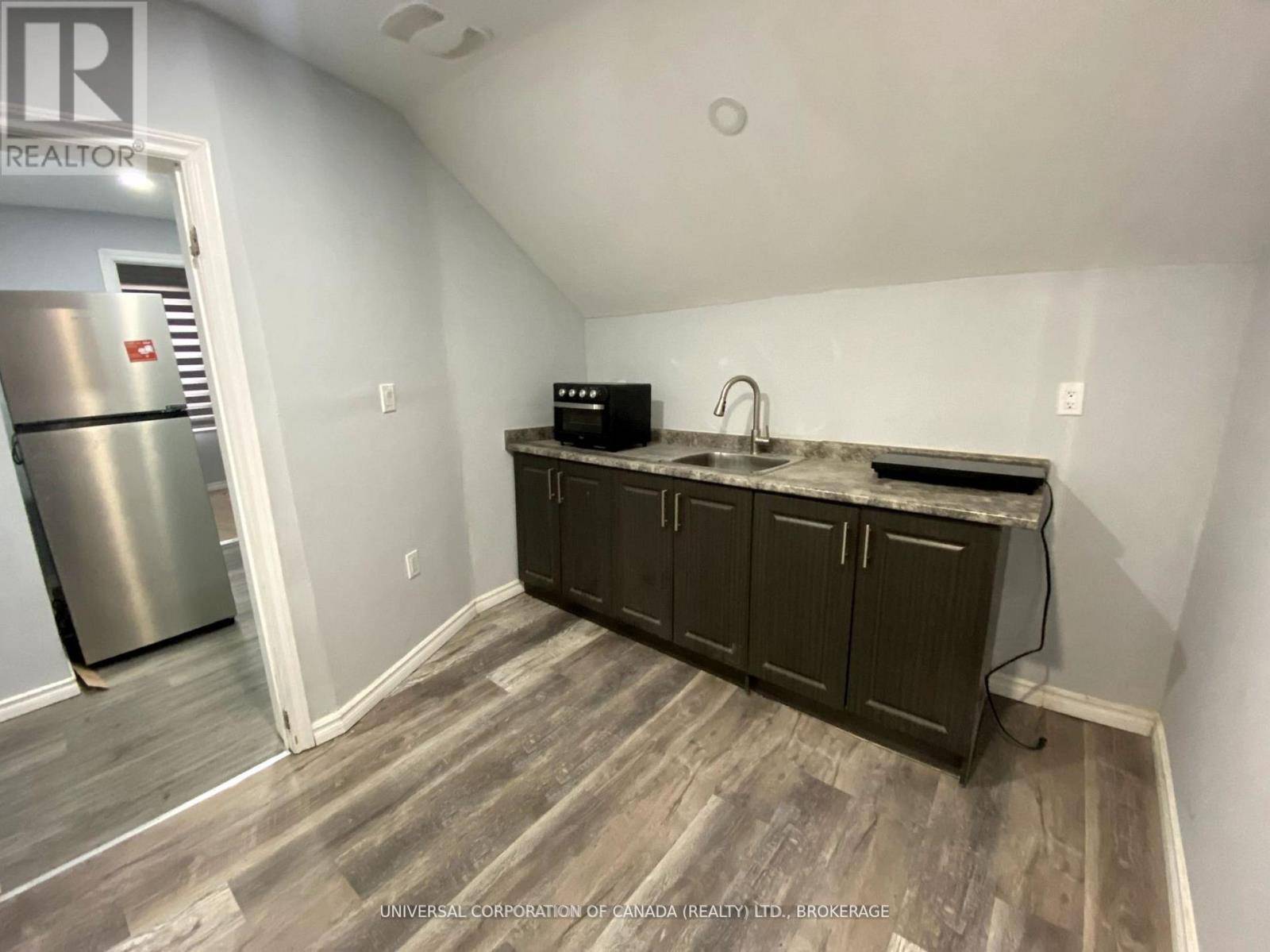 St. Thomas, ON N5R3X9,137 ROSS STREET