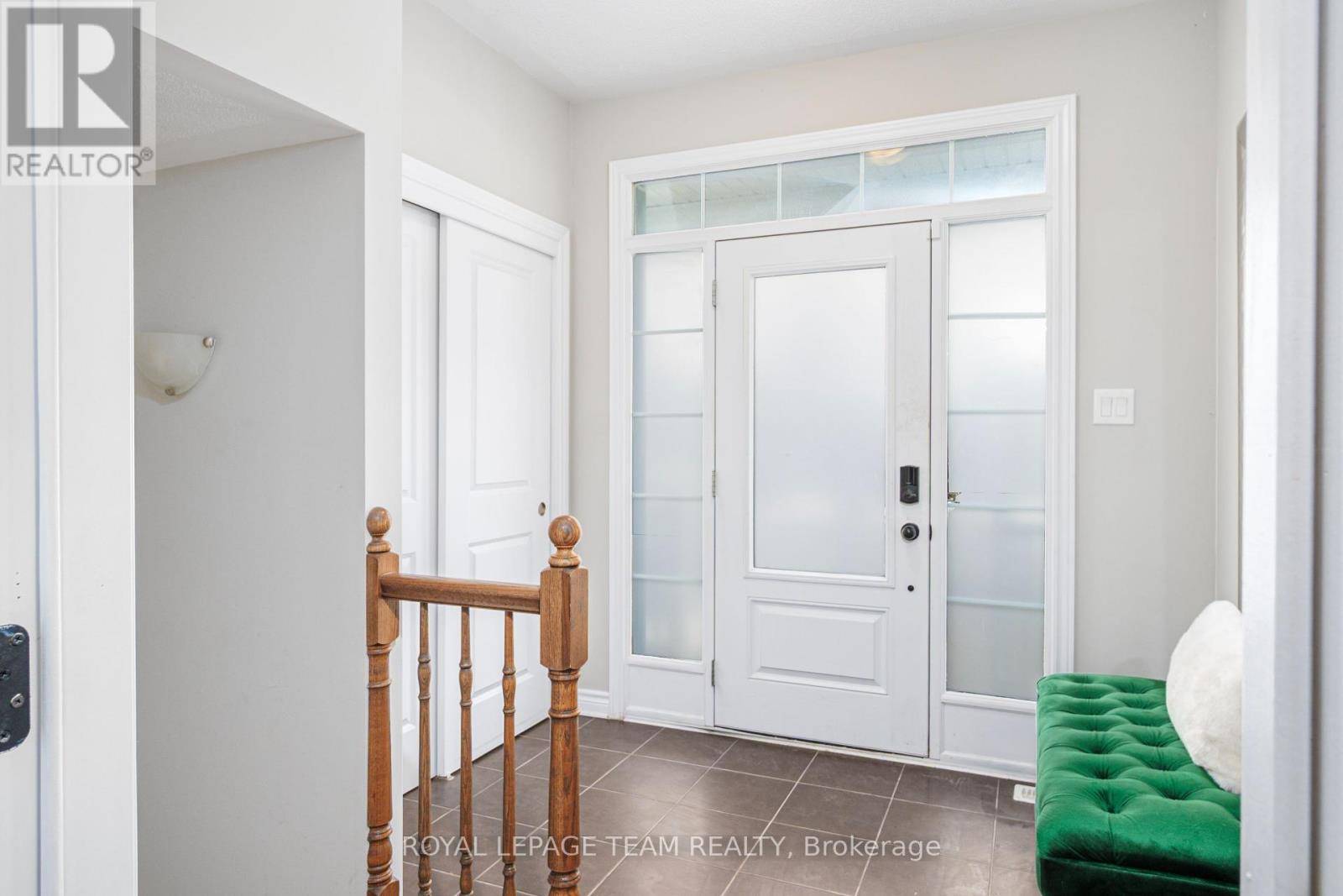 Ottawa, ON K2C3H2,12 KNOCKADERRY CRESCENT