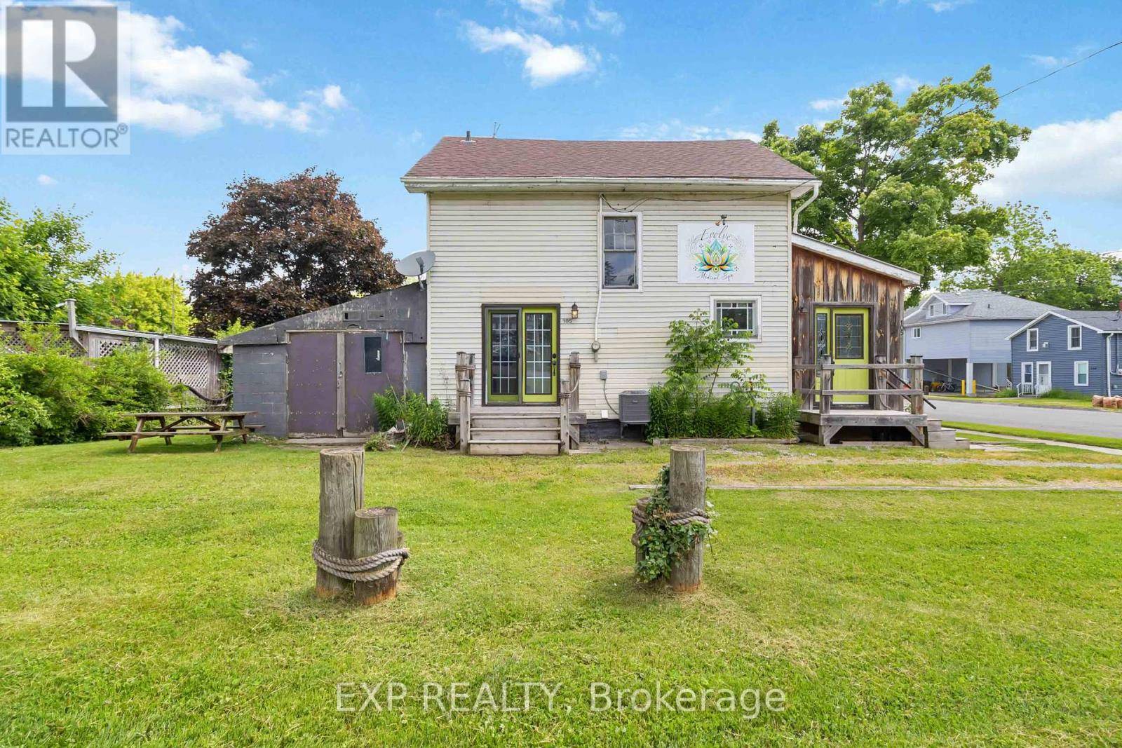 Norfolk, ON N0A1N0,105 MARKET STREET E