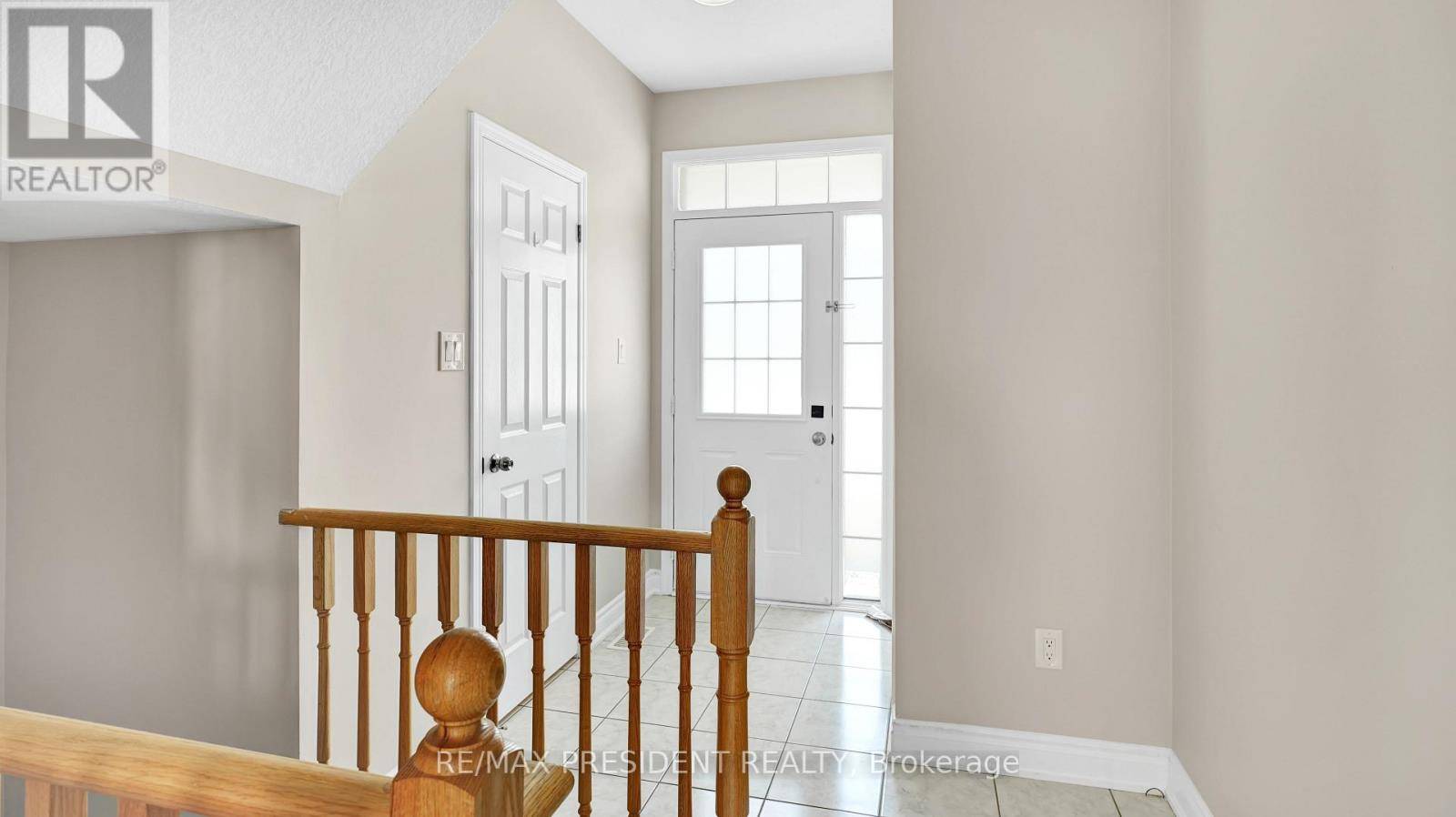Niagara Falls (brown), ON L2H0N7,7701 BLACK MAPLE DRIVE