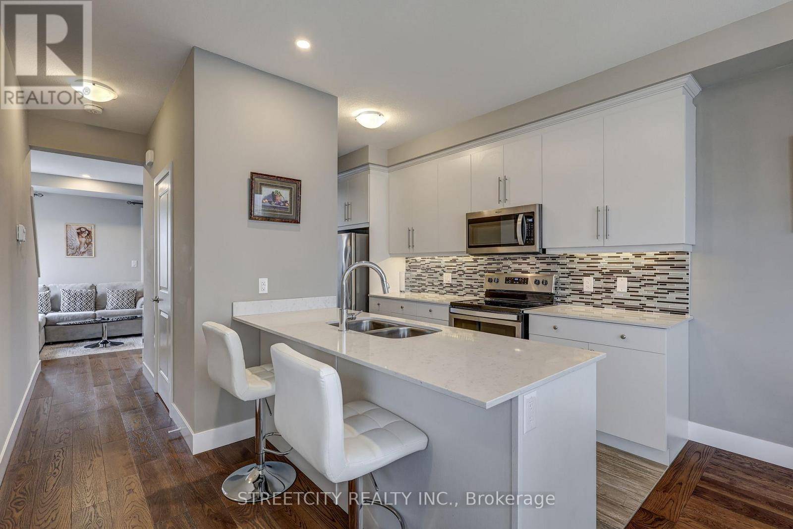 London South (south U), ON N6M0H5,2070 Meadowgate BLVD #1