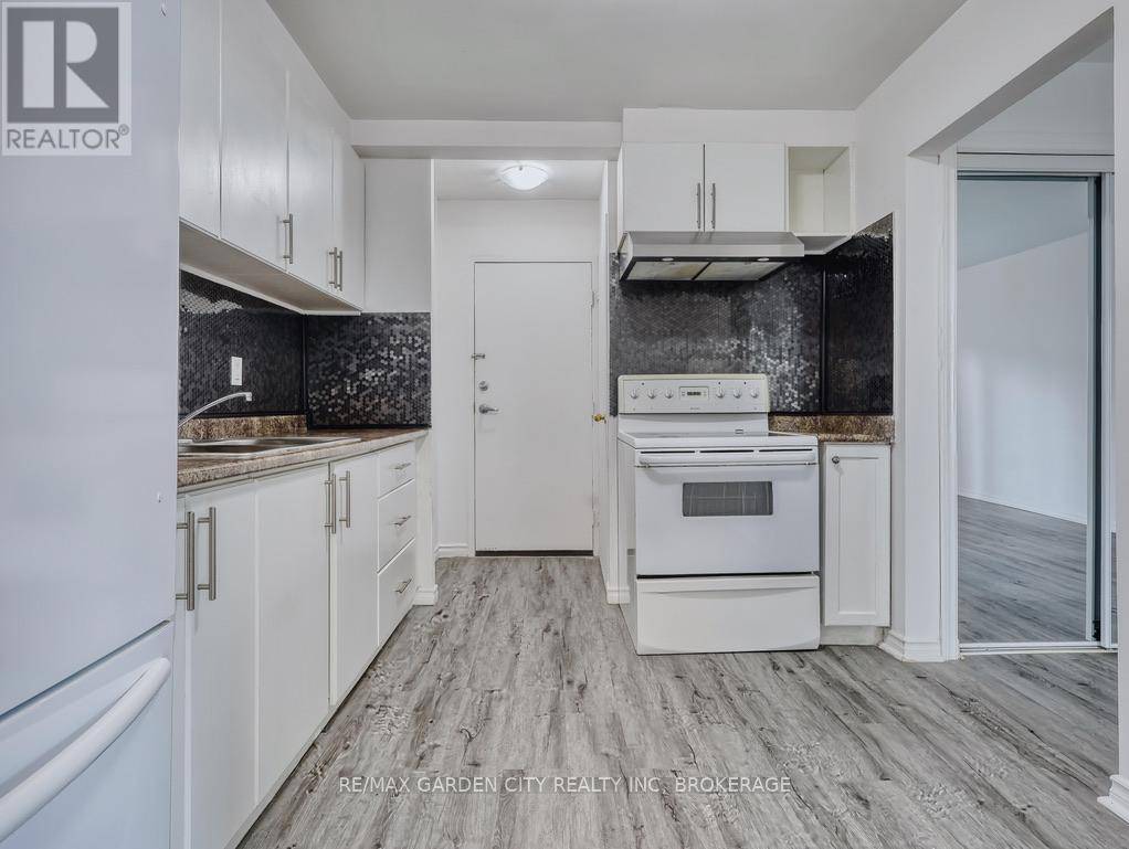 St. Catharines (carlton/bunting), ON L2M6P9,17 Old Pine TRL #176
