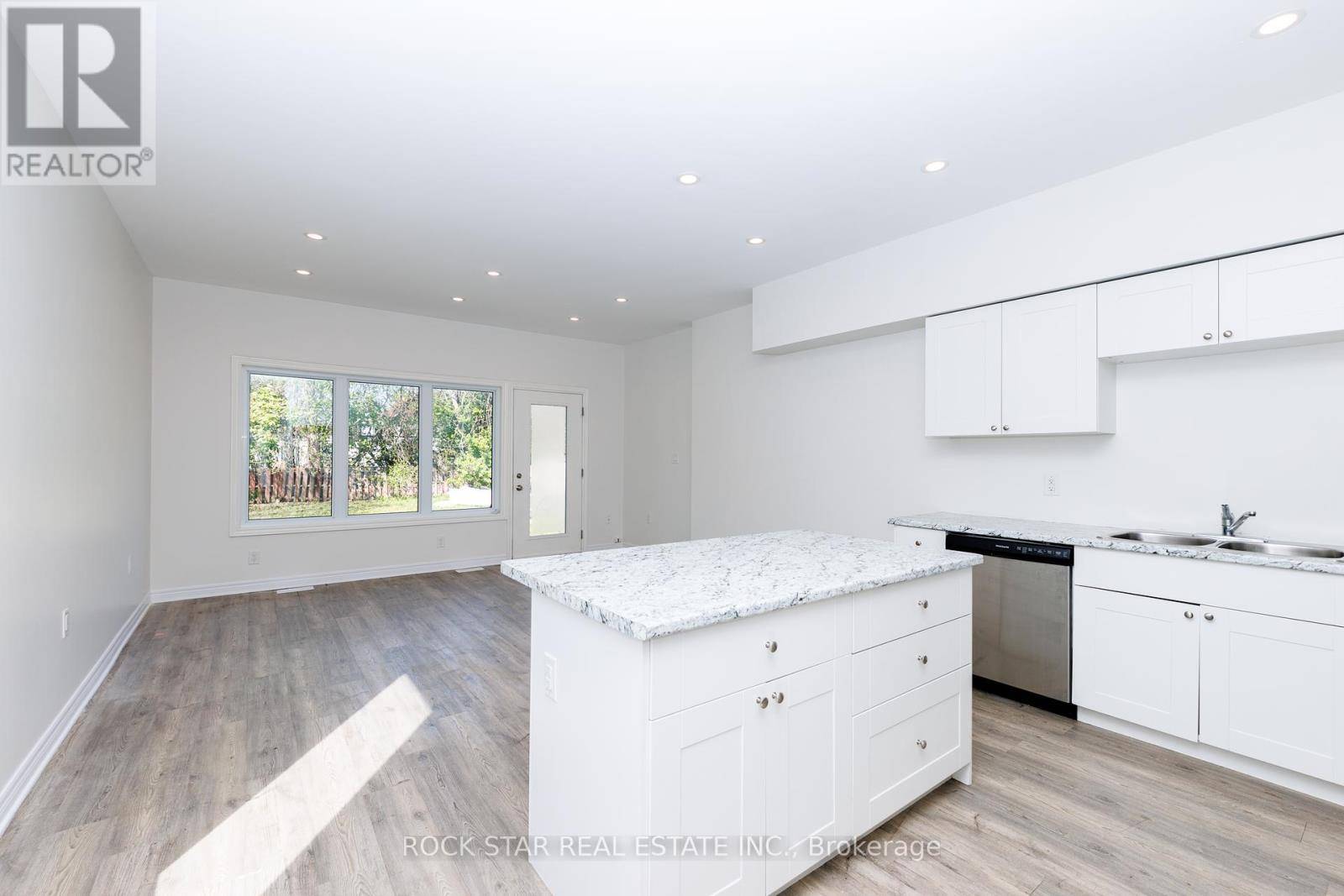 St. Catharines (western Hill), ON L2S2N5,52B MERIGOLD STREET
