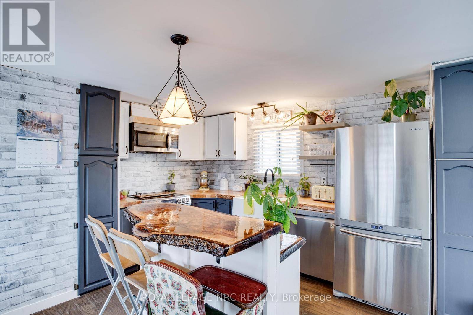 St. Catharines (western Hill), ON L2S2E5,241 St. Paul ST West #297