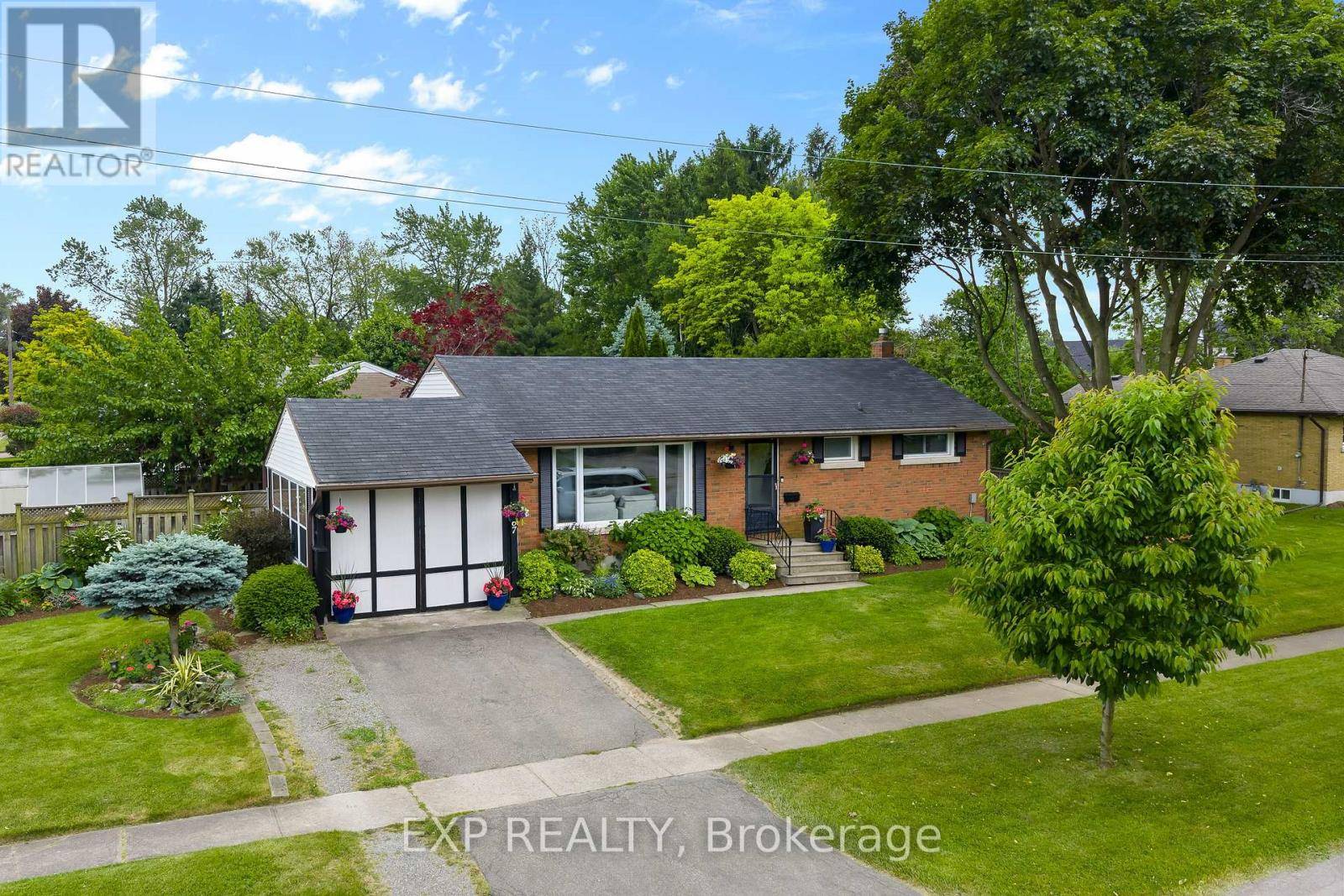Niagara Falls (ascot), ON L2H1P9,5667 GREEN AVENUE