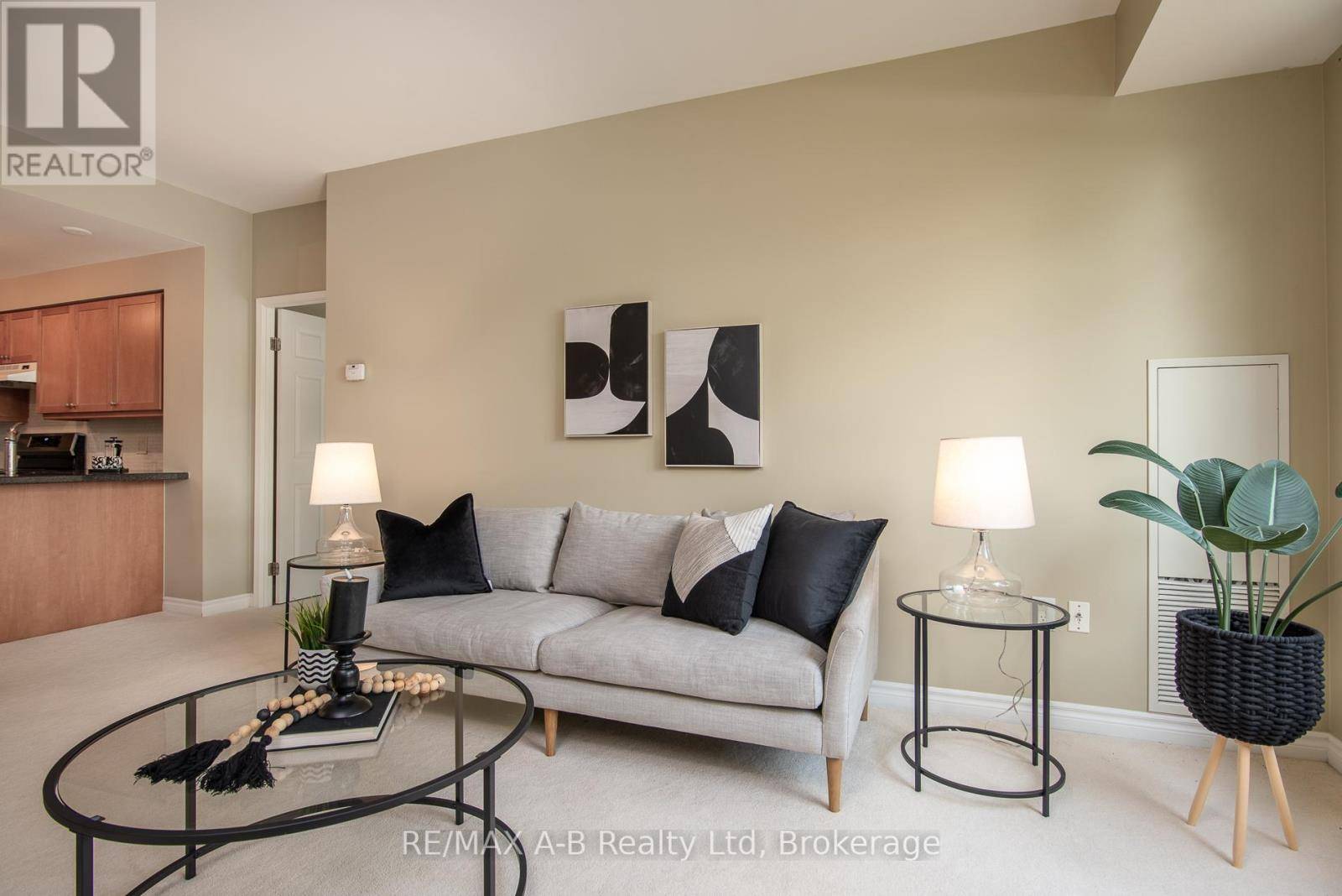 Stratford, ON N5A0A2,400 Romeo ST North #202