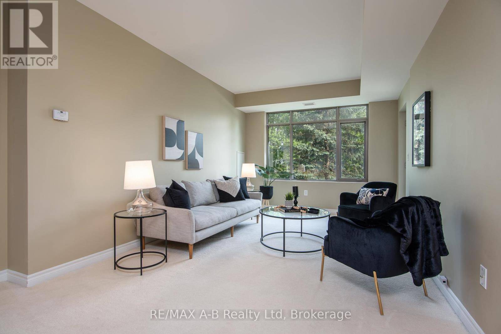 Stratford, ON N5A0A2,400 Romeo ST North #202