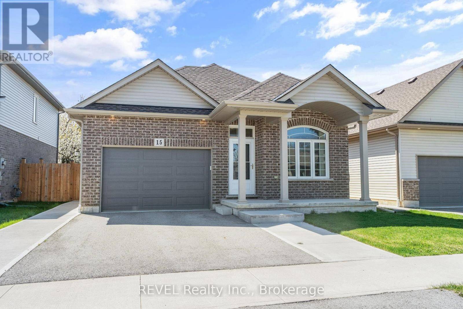 St. Catharines (carlton/bunting), ON L2M0C2,15 BERKSHIRE DRIVE