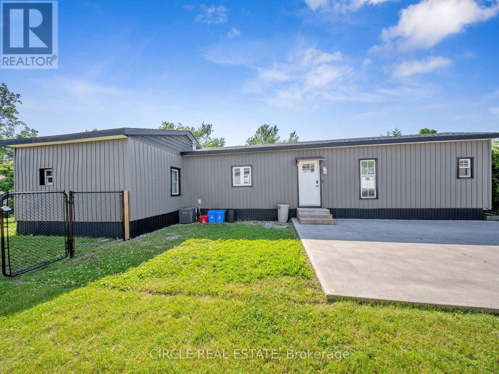 Essex, ON N0R1J0,5 MAPLE DRIVE