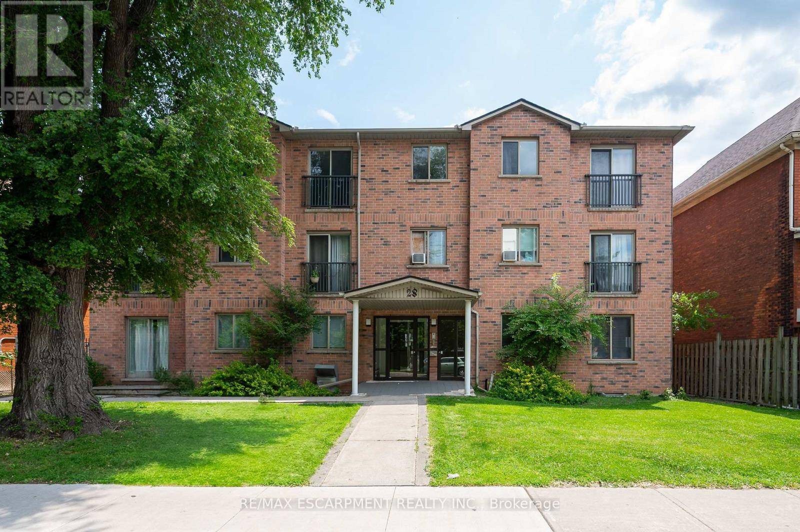 Hamilton (landsdale), ON L8L5E1,28 Victoria AVE #102