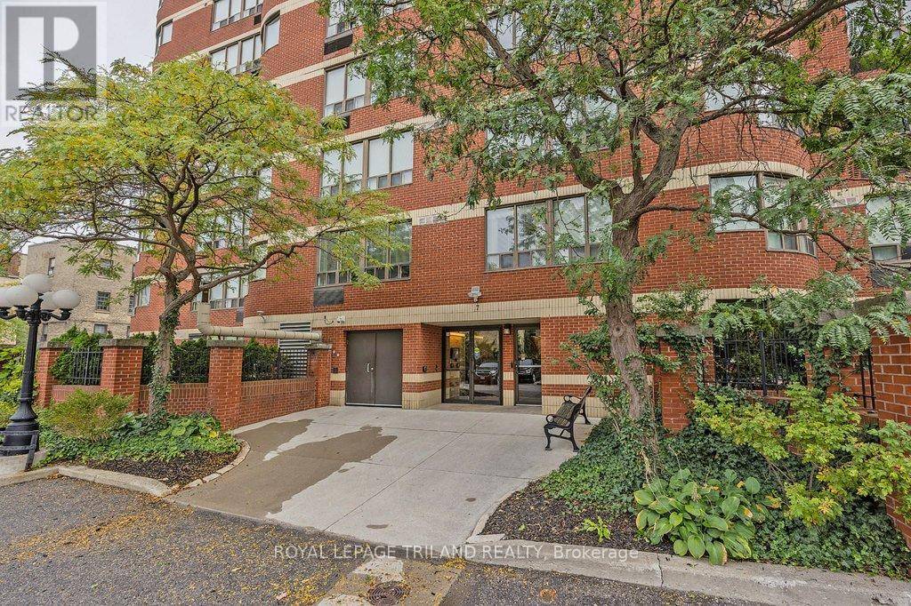 London East (east F), ON N6B3N7,7 Picton ST #403