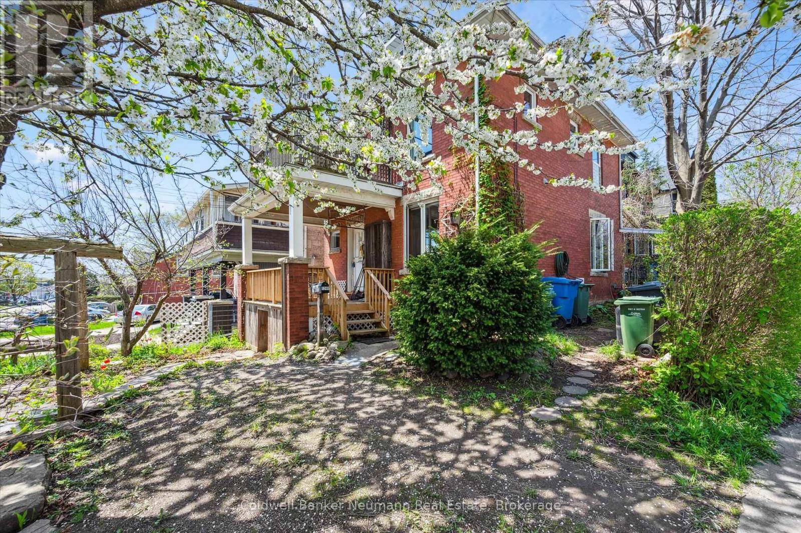 Guelph (downtown), ON N1H3P9,124 SURREY STREET E