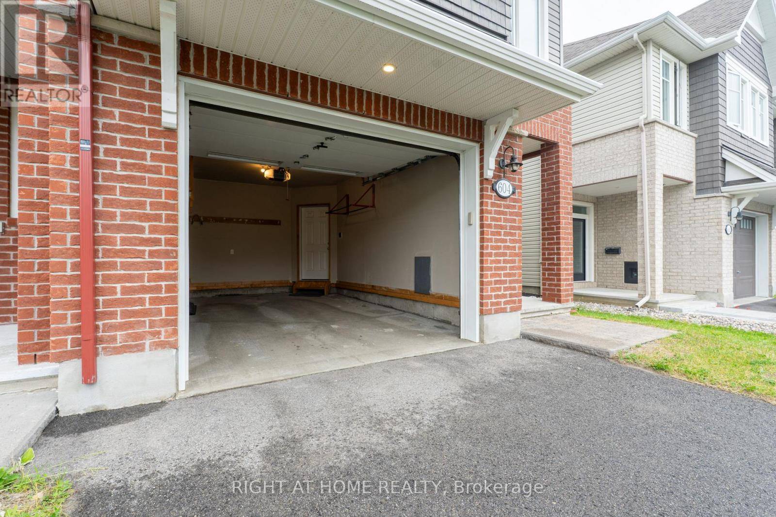 Ottawa, ON K2J6K9,604 EGRET WAY