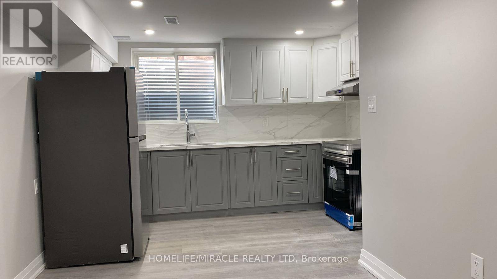 Hamilton (waterdown), ON L0R2H7,220 GREAT FALLS BOULEVARD