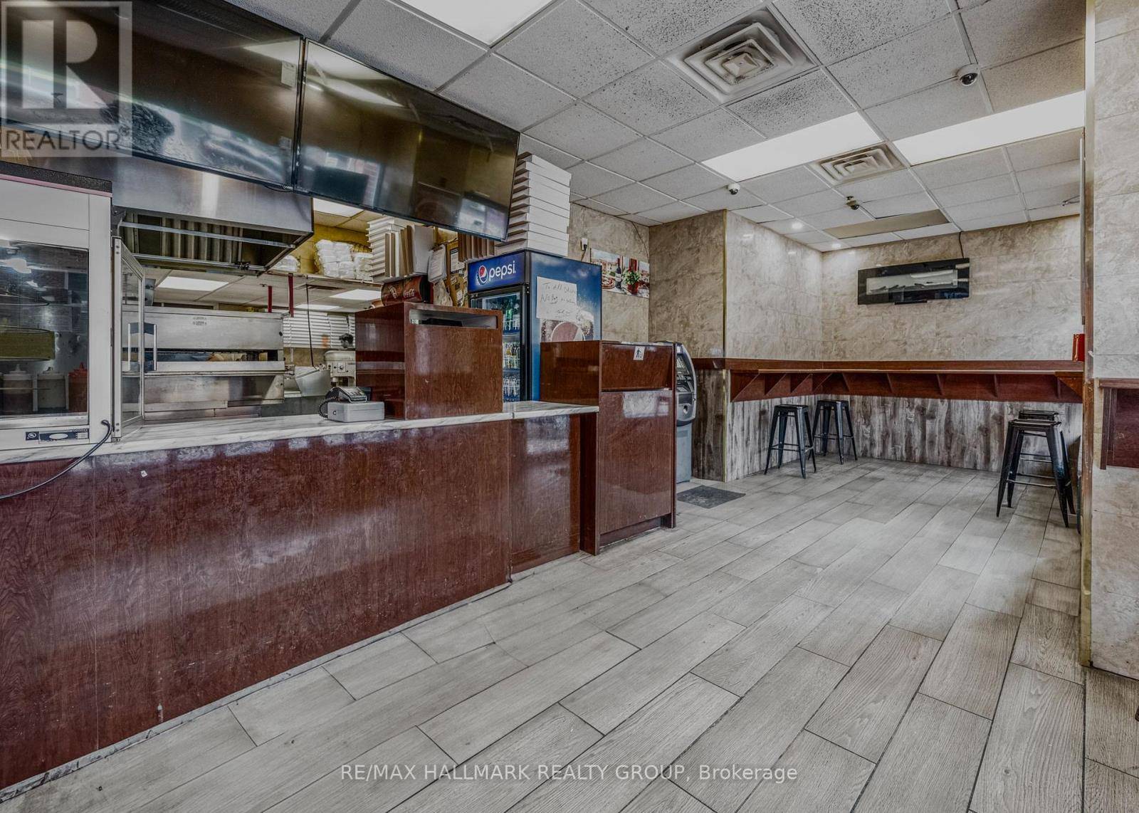 Ottawa, ON K2P1Y1,320 BANK STREET