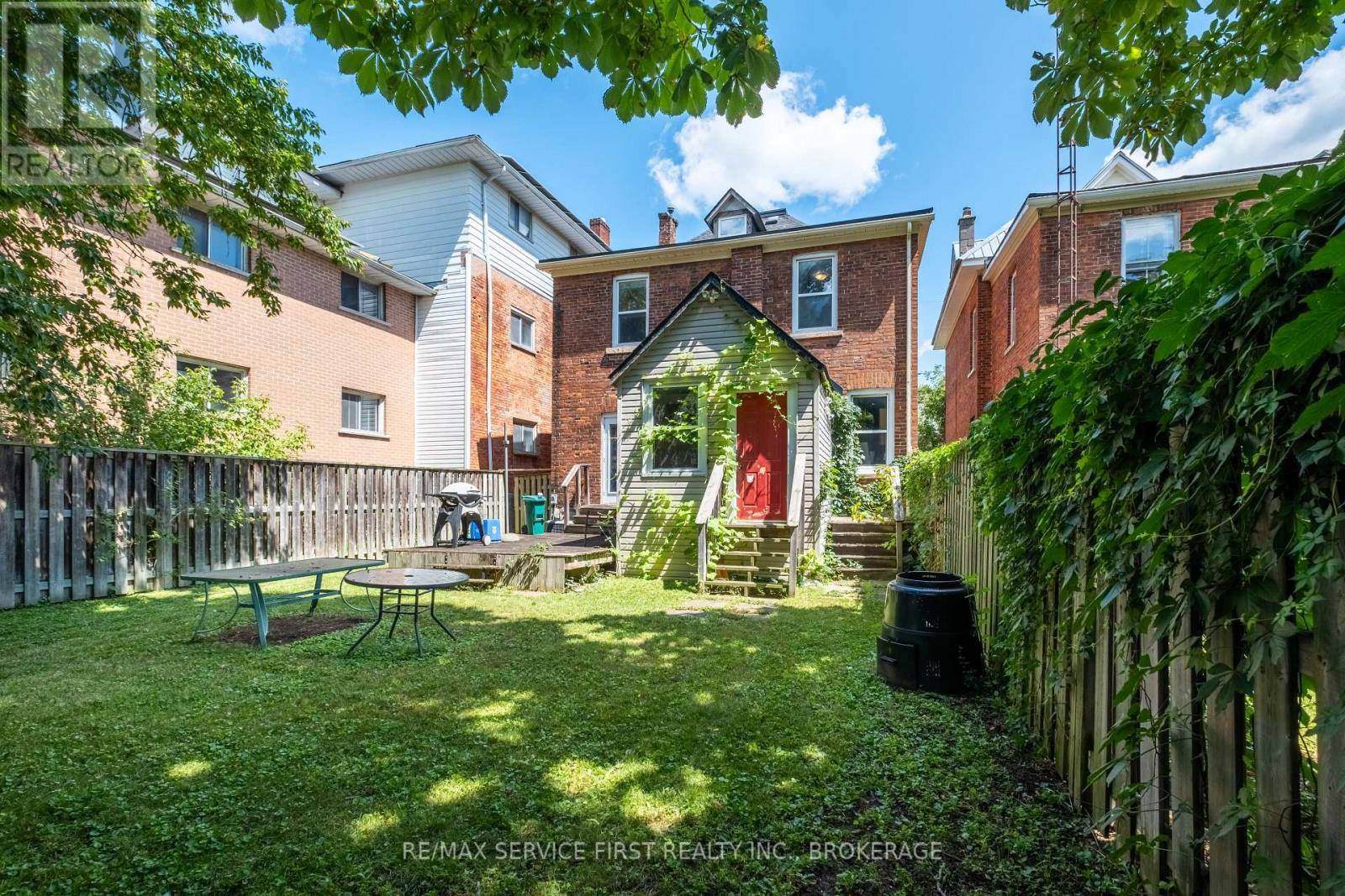 Kingston (east Of Sir John A. Blvd), ON K7K4H7,392 ALFRED STREET