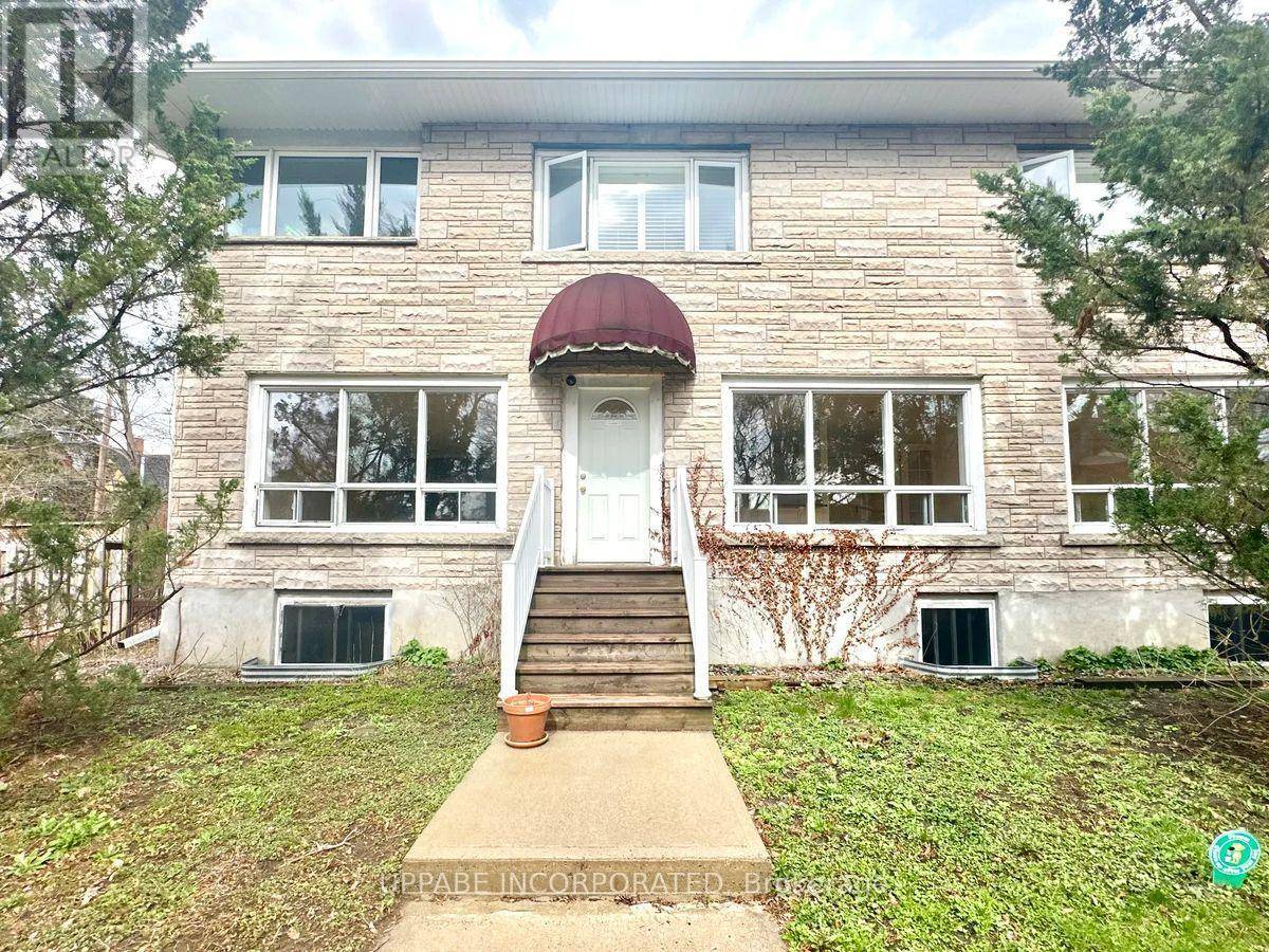 Ottawa, ON K1N8J2,225 Cobourg ST #3