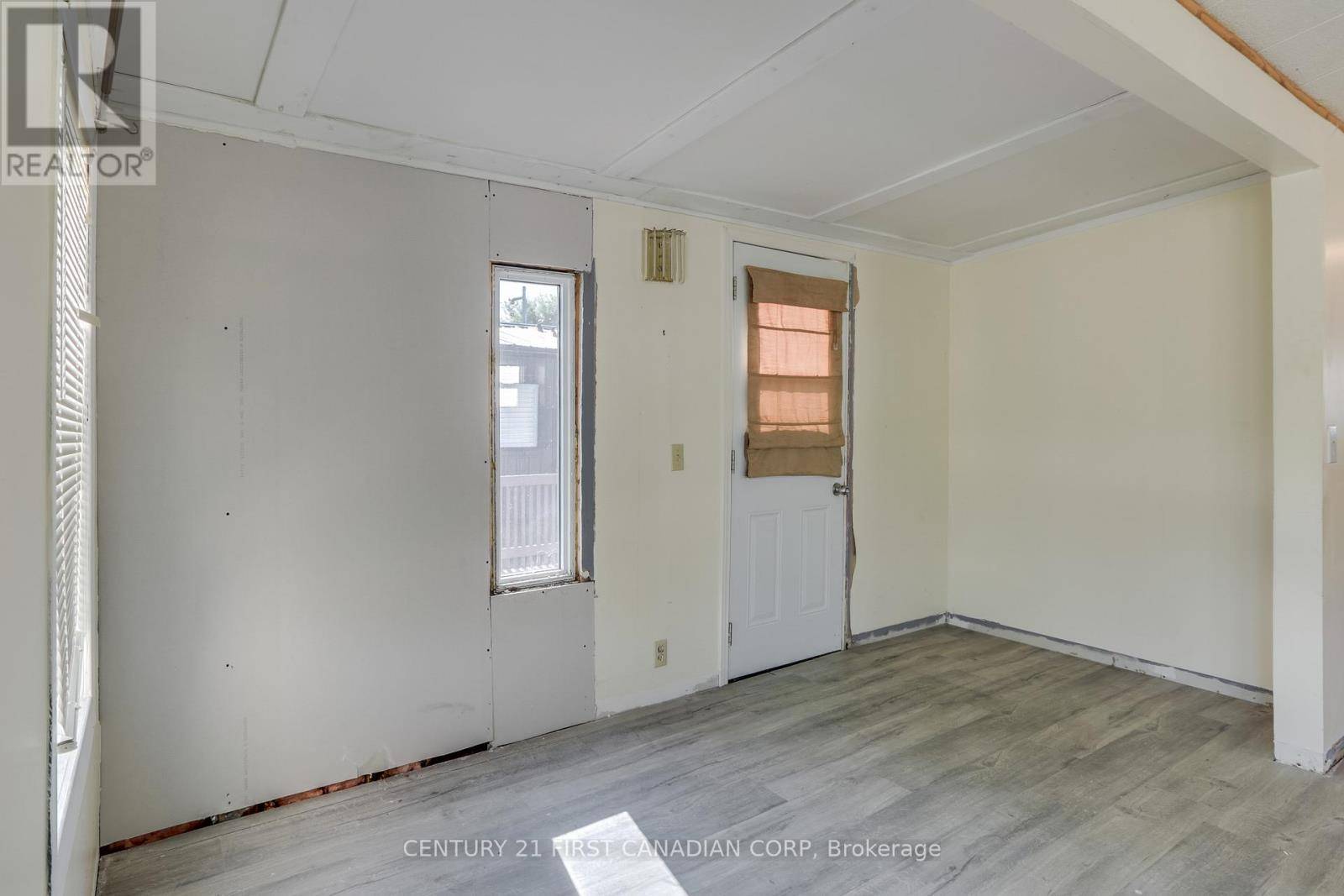London South (south D), ON N6J1G1,198 Springbank DR #202