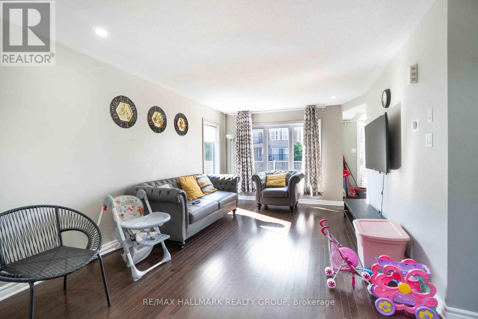 Ottawa, ON K2J5X3,125 MANCINI WAY
