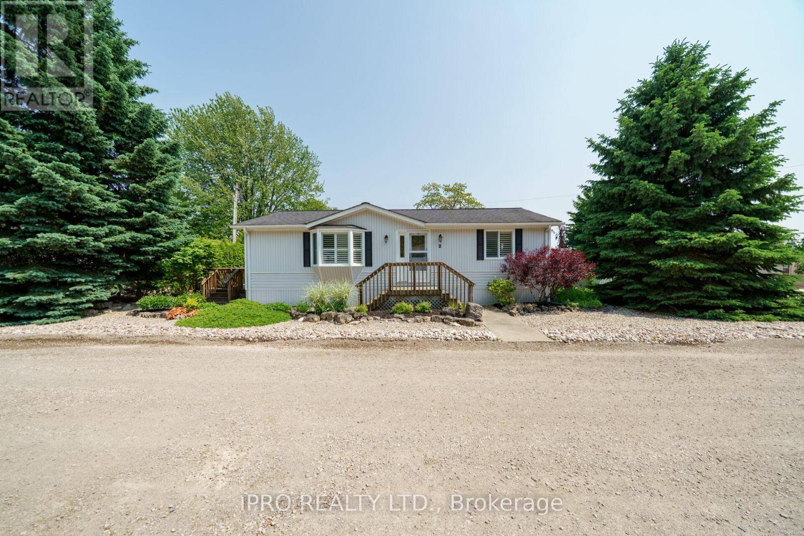 Puslinch, ON N0B2J0,2 GOLDEN POND ROAD PVT ROAD