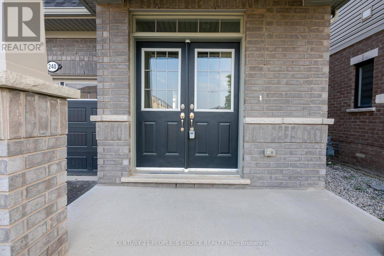 Centre Wellington (fergus), ON N1M0J8,240 ELLIOT AVENUE W