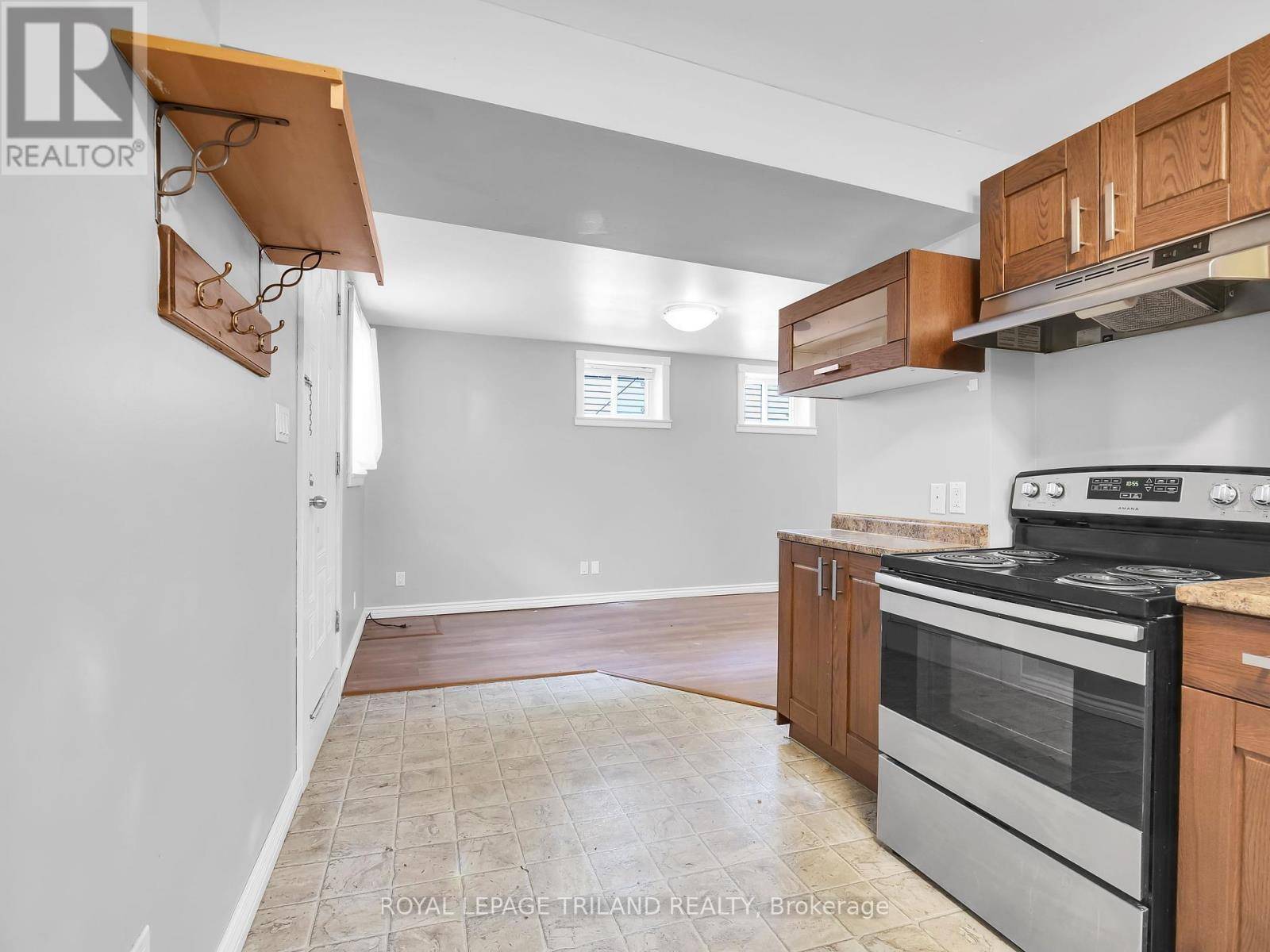 London East (east F), ON N5Y2T7,35 Miles ST #2