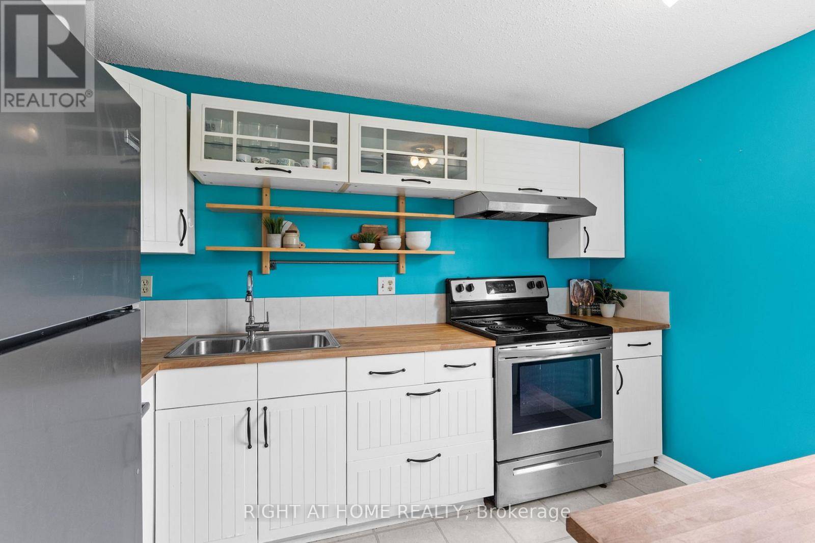 Ottawa, ON K2J1Y6,12B LARKSHIRE LANE