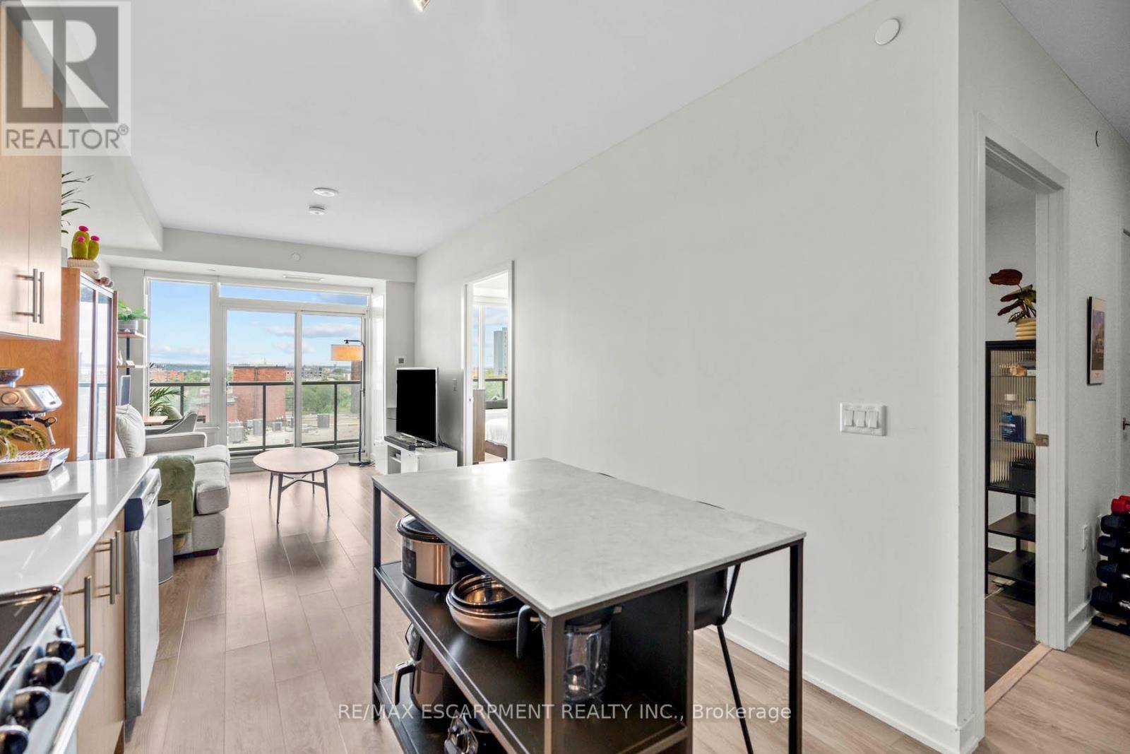 Hamilton (beasley), ON L8N1B5,212 King William ST #818