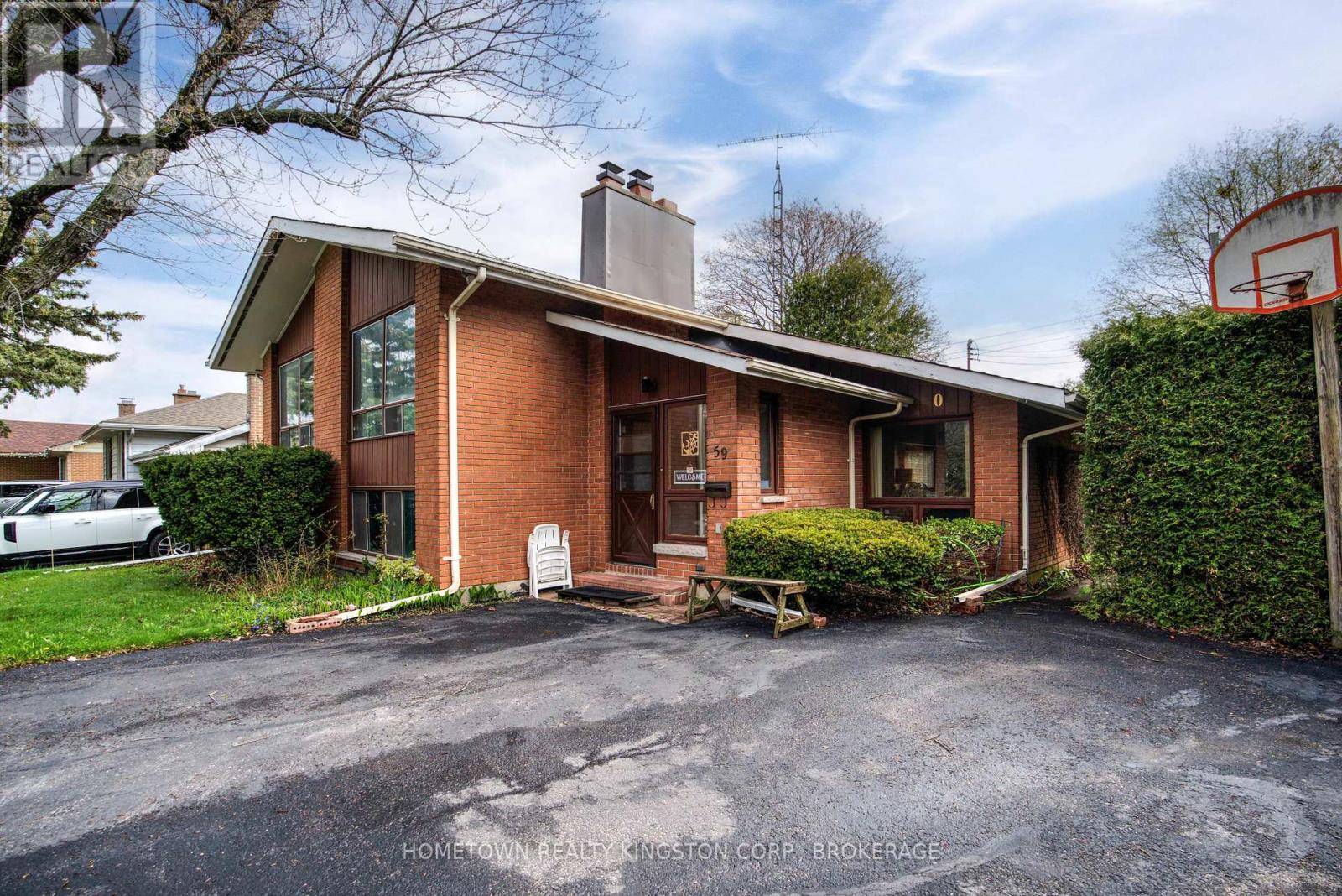 Kingston (central City West), ON K7M2V7,59 HOLLAND CRESCENT