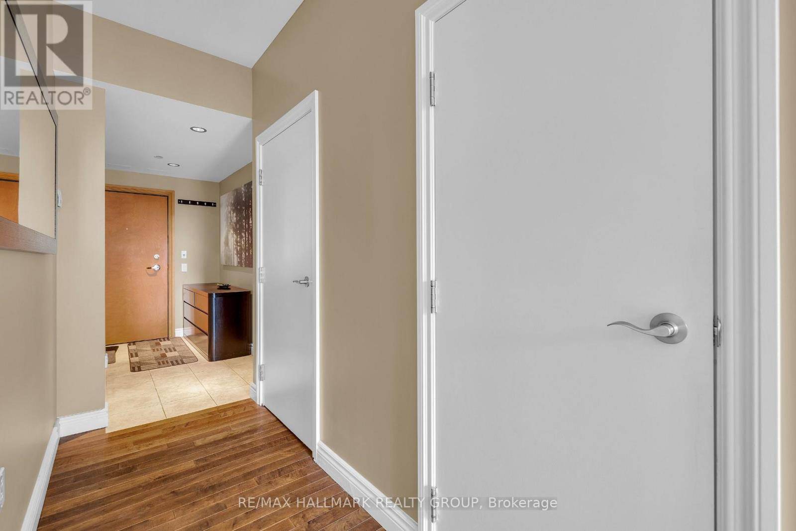 Ottawa, ON K1N0A8,90 George ST #509