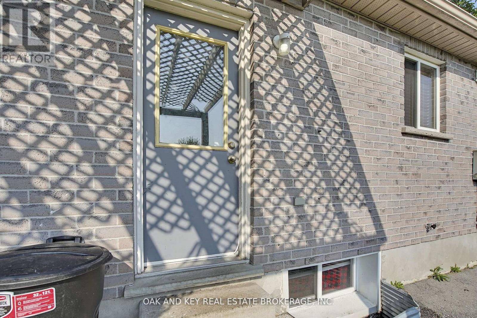 London East (east D), ON N5V4Y6,330 FLEMING DRIVE