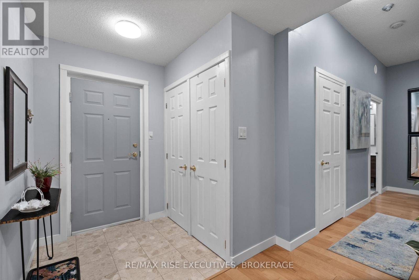 Kingston (central City West), ON K7M8H3,1000 KING ST West #102