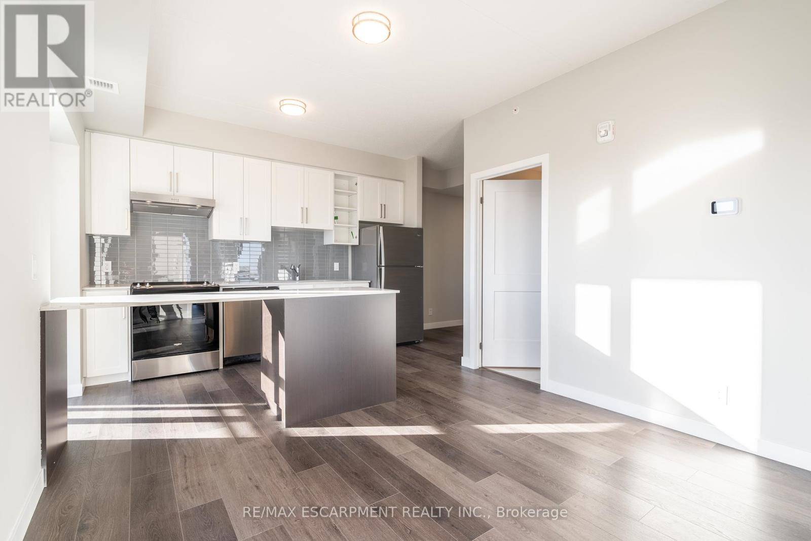Hamilton (central), ON L8P0C6,15 QUEEN ST South #2014