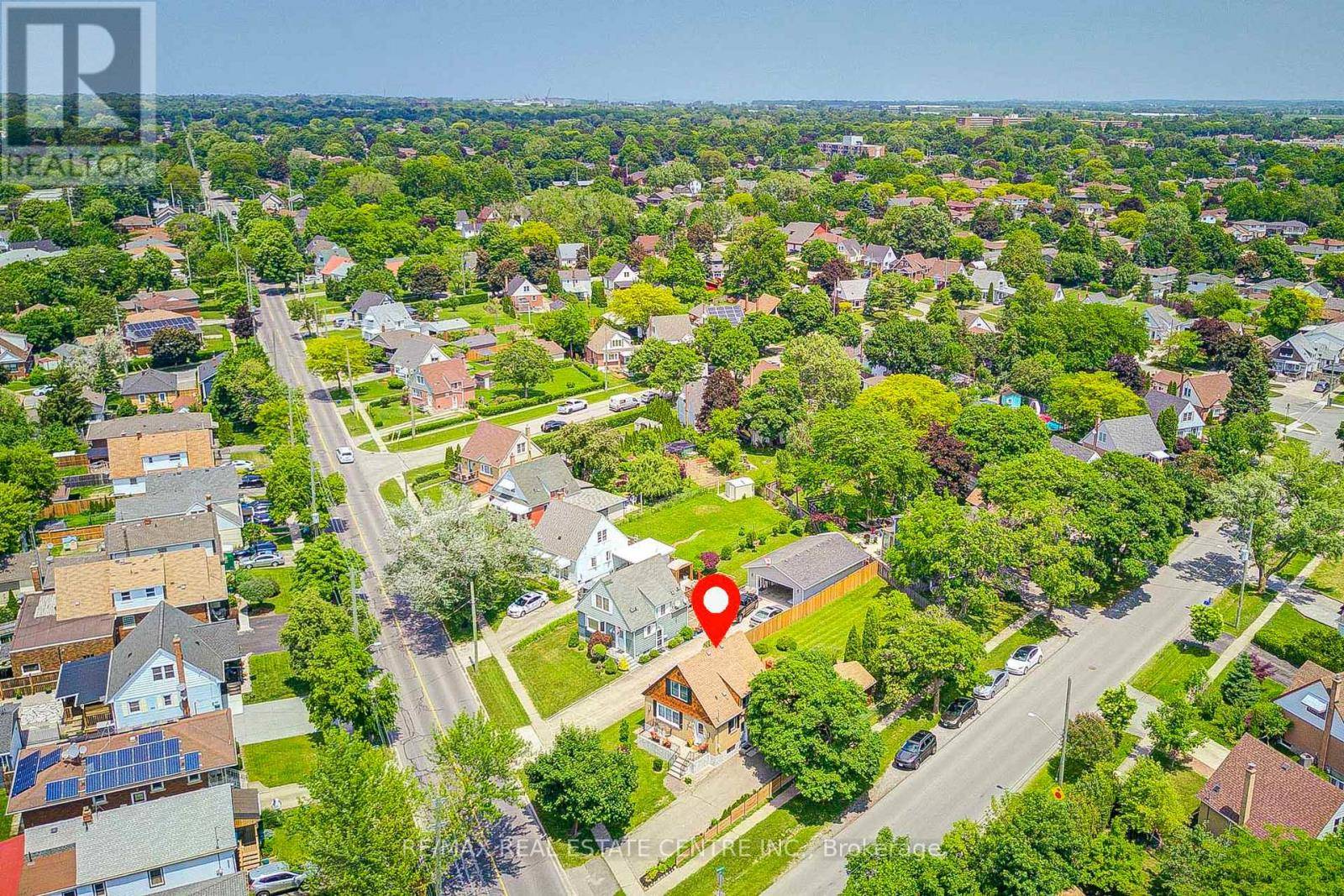 St. Catharines (carlton/bunting), ON L2M4Z9,272 GRANTHAM AVENUE