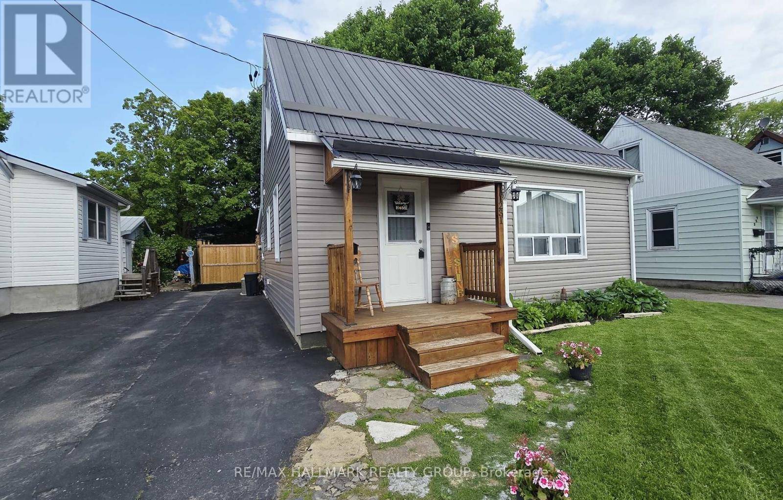 Renfrew, ON K7V2Z4,231 WILLIAM AVENUE