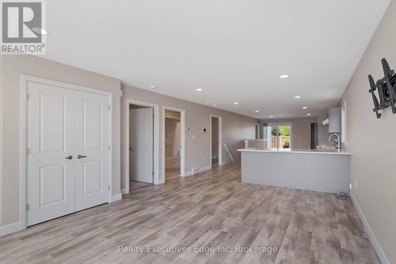 Chatham-kent, ON N7M0S2,98 MOONSTONE CRESCENT
